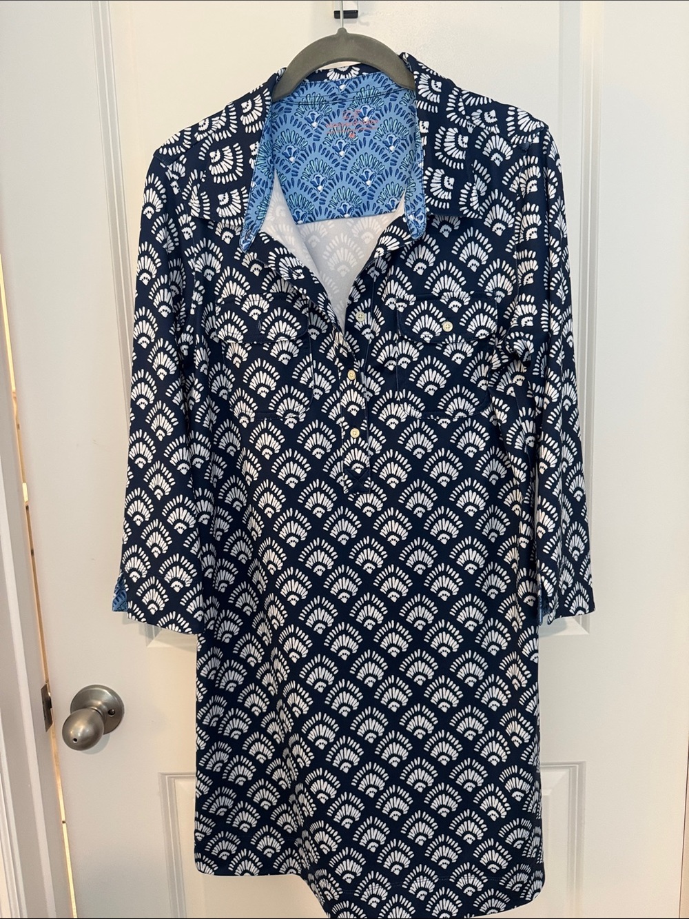Worn once~ Vineyard  Vines Navy and White Patterned Shift Dress